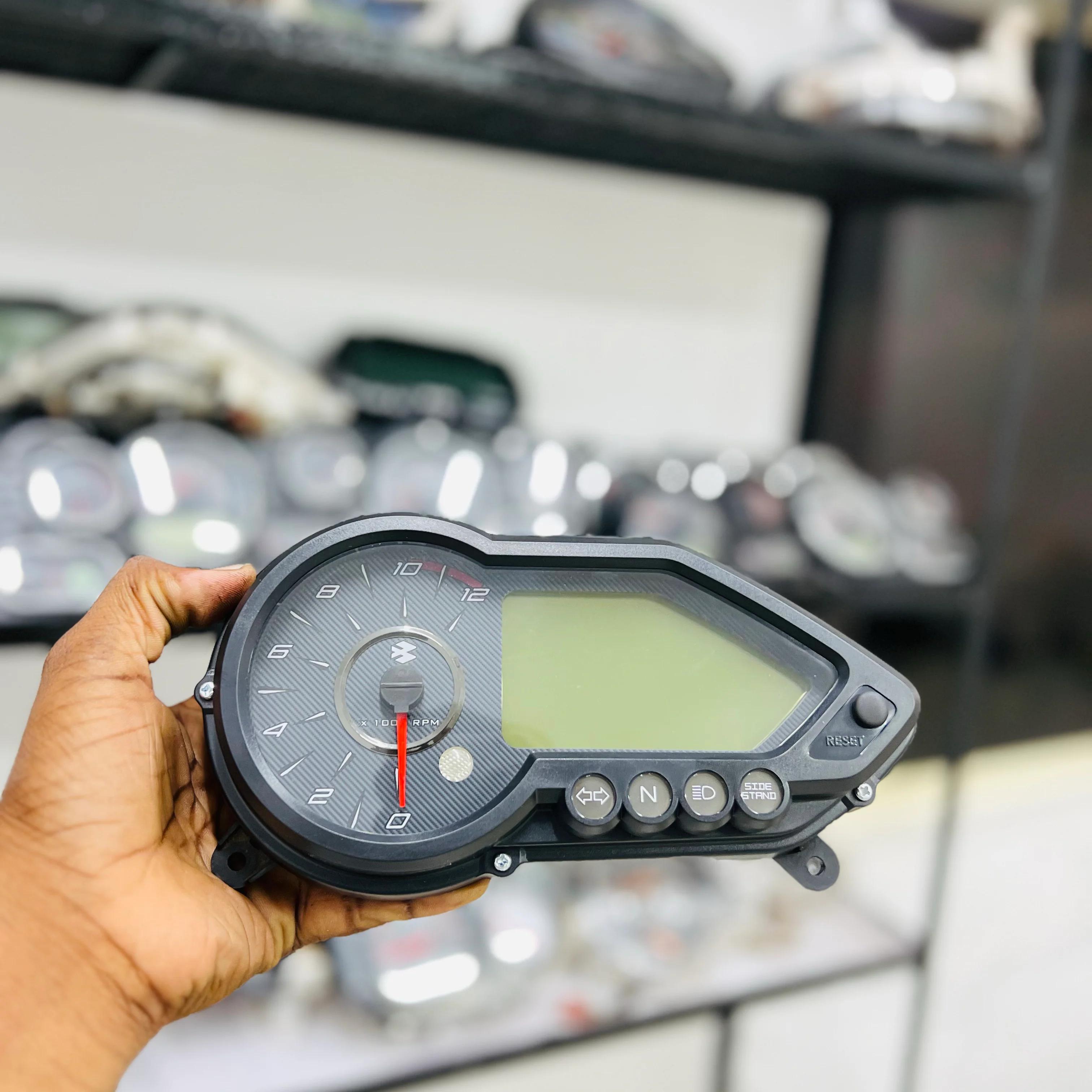 PULSER 220F SPEEDOMETER