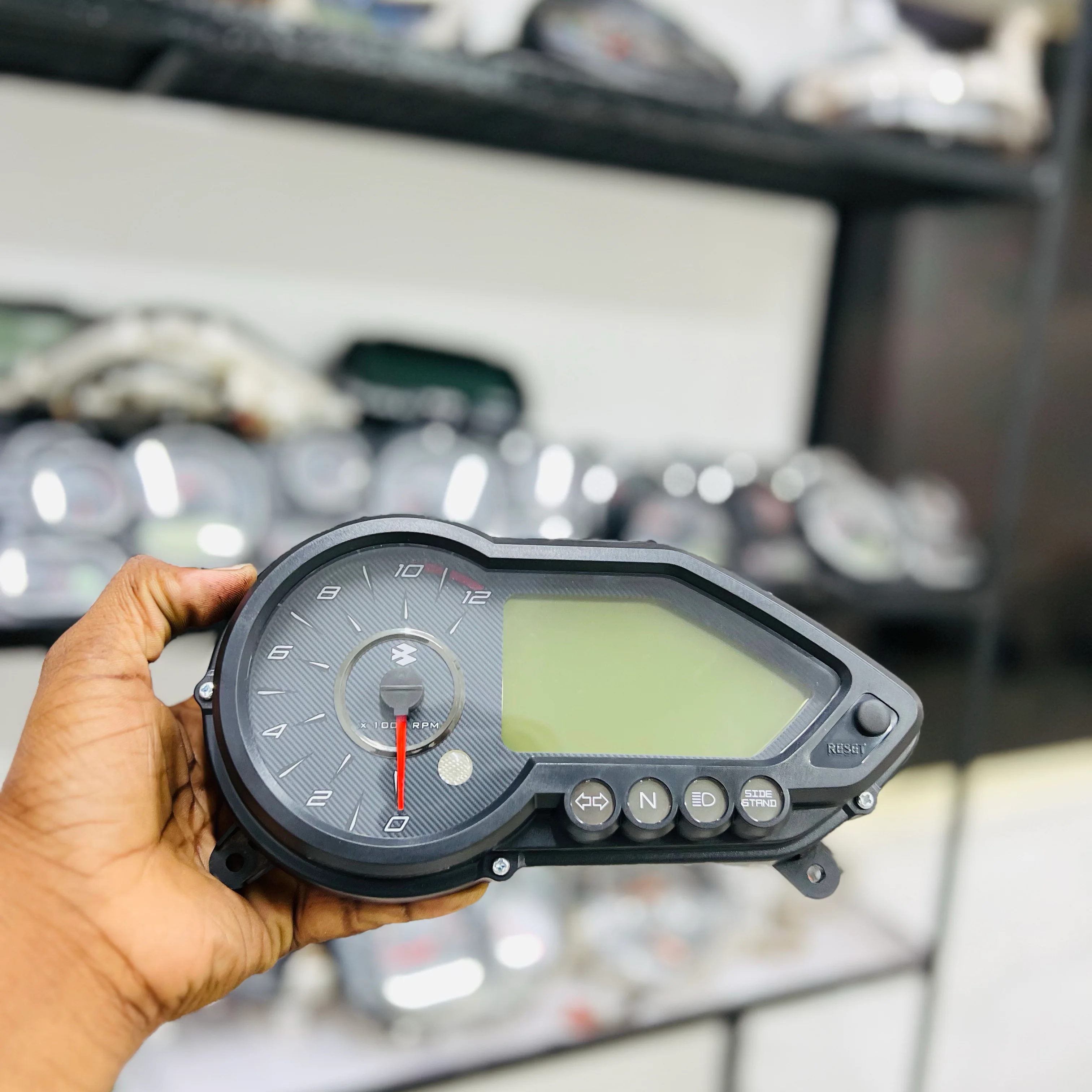 PULSER 220F SPEEDOMETER 2