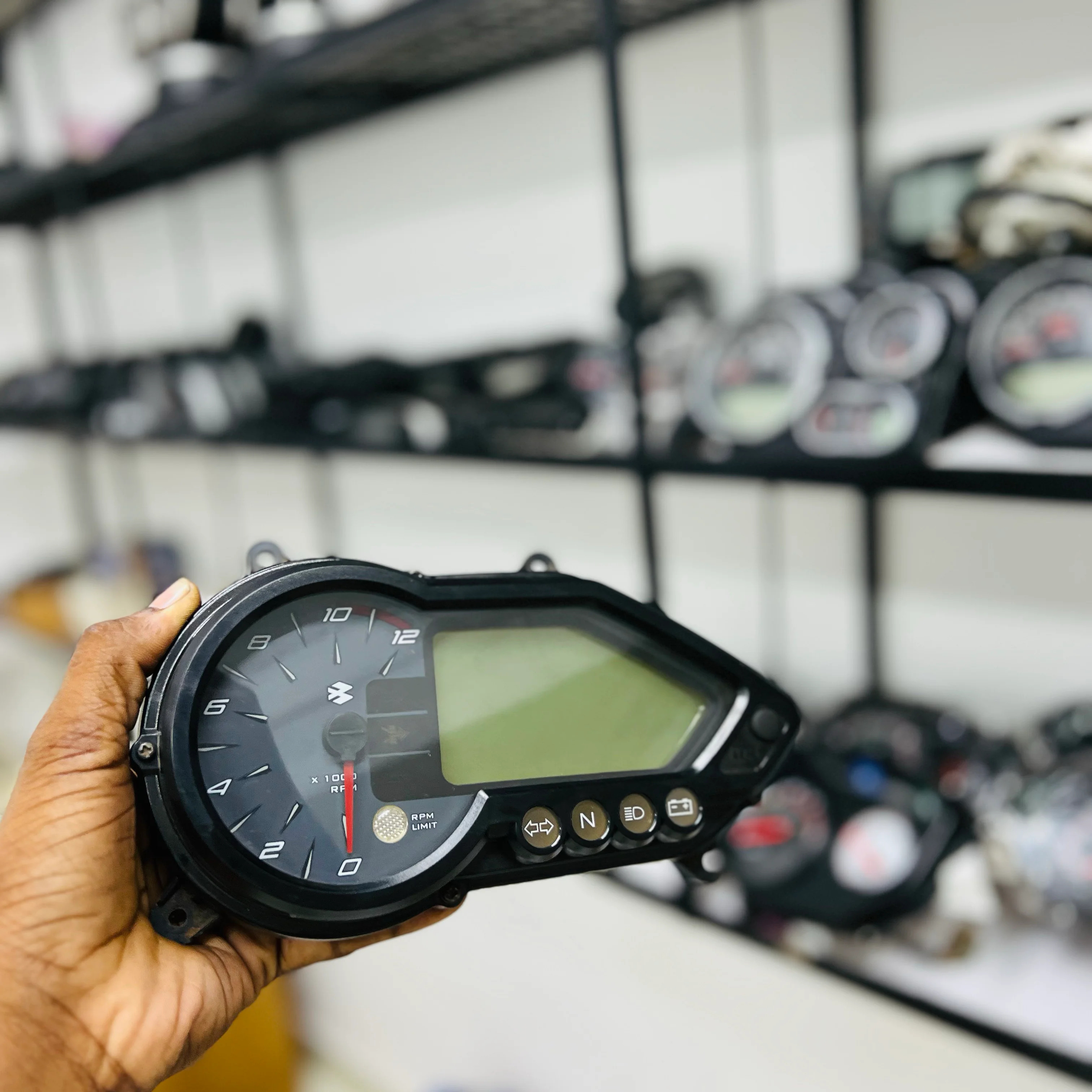 PULSER 220 SPEEDOMETER