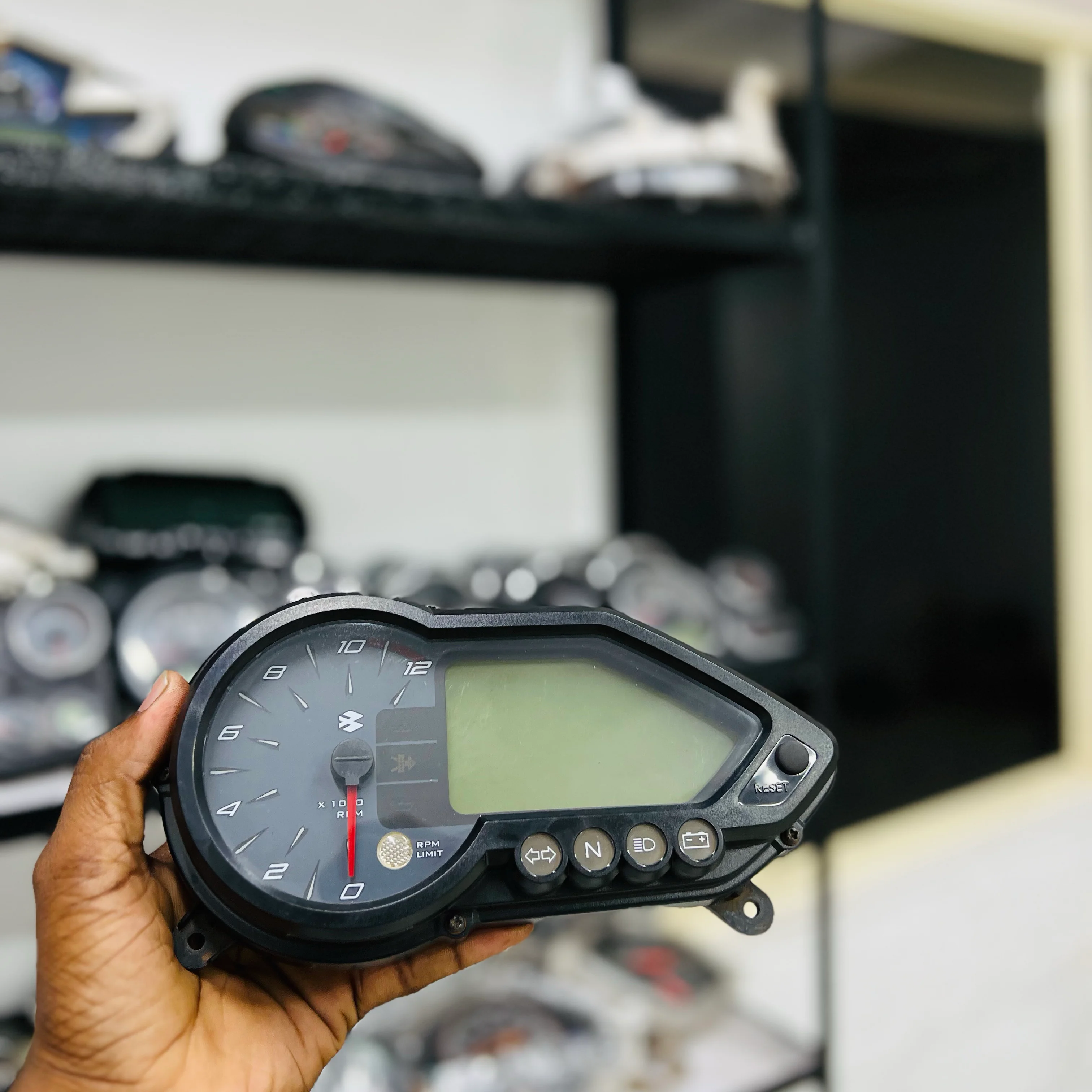 PULSER 220 SPEEDOMETER 2