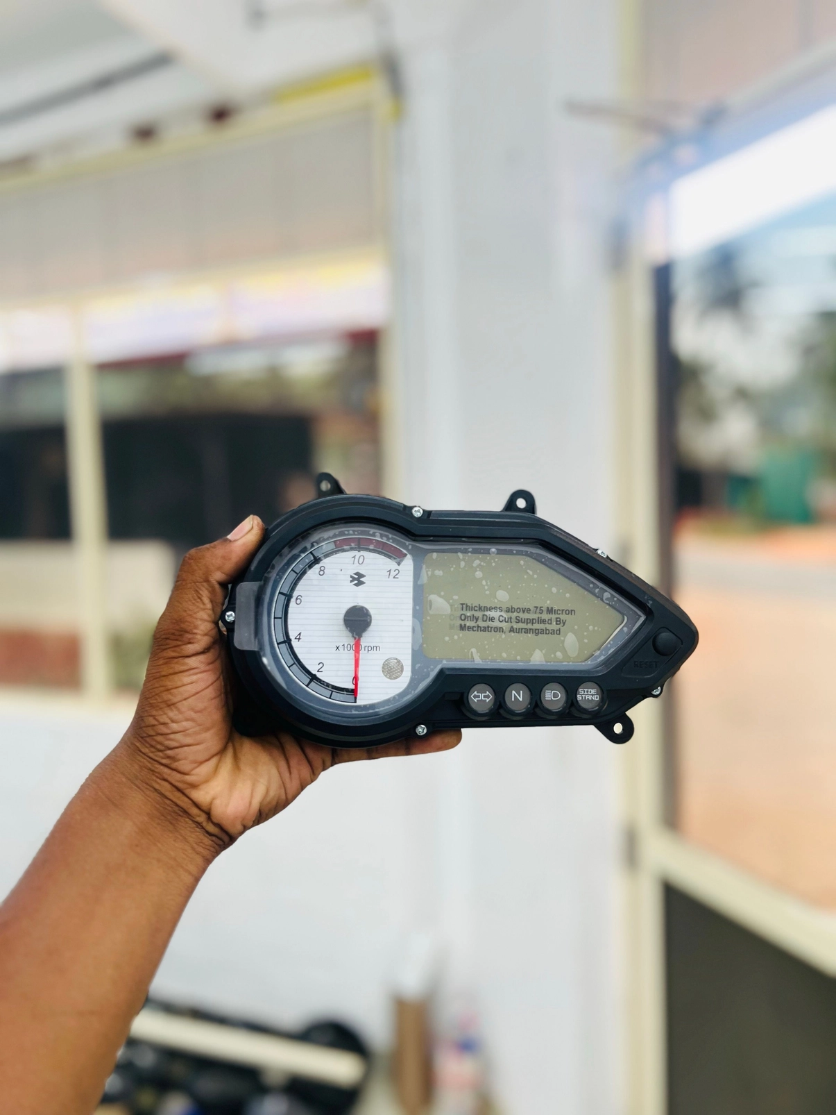 PULSER 180 SPEEDOMETER